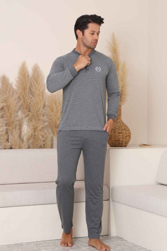 Erkek Pijama Takımı - Antrasit Çizgili Arma Nakışlı Likralı Uzun Kollu Penye